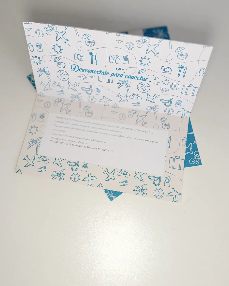 Interior de la vouchera de Josefina Travel Planner con la frase Desconectate para conectar